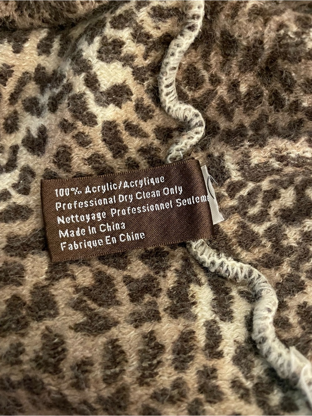 Danier Leopard-Print Infinity Scarf - Picture 7 of 7